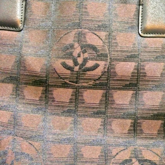CHANEL BROWN NEW TRAVEL LINE NYLON TOTE BAG - Picture 4 of 9